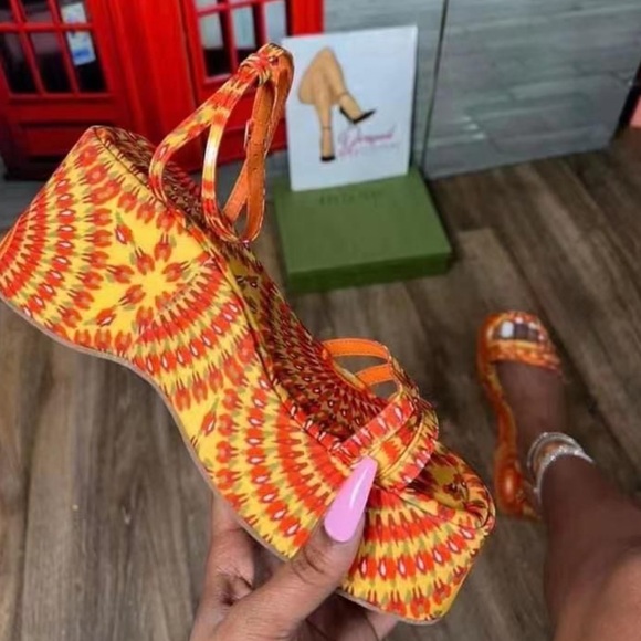 Boutique Shoes - NEW| Retro 70’s Colorful Platform Sandals